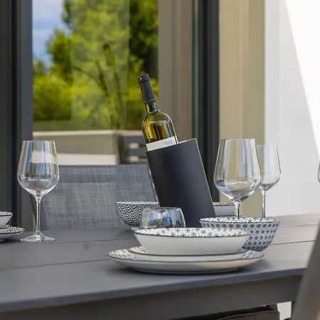 Aurelia 4 With Pool 빌라 *