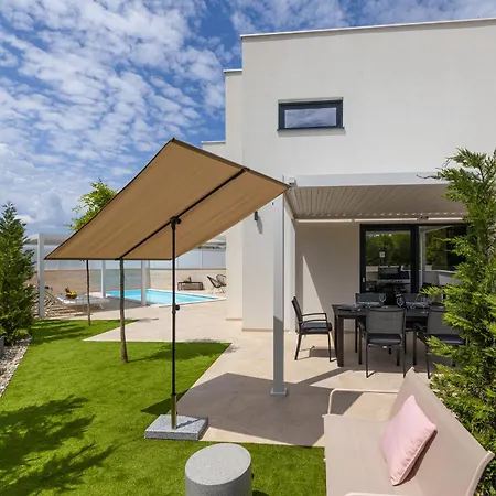 Aurelia 4 With Pool 빌라