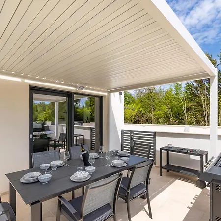 Aurelia 4 With Pool Linardići