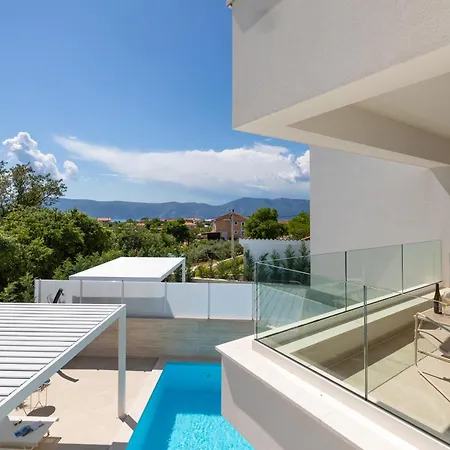 Aurelia 4 With Pool 빌라 *