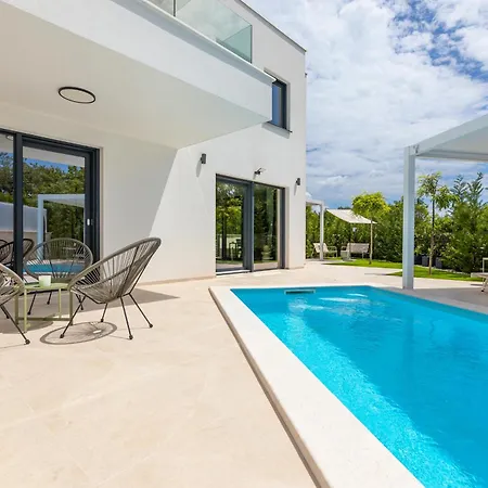 Aurelia 4 With Pool *