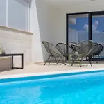 Aurelia 4 With Pool Vila