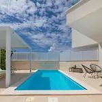 Vila Aurelia 4 With Pool Linardići