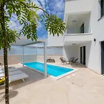 Aurelia 4 With Pool * Linardići