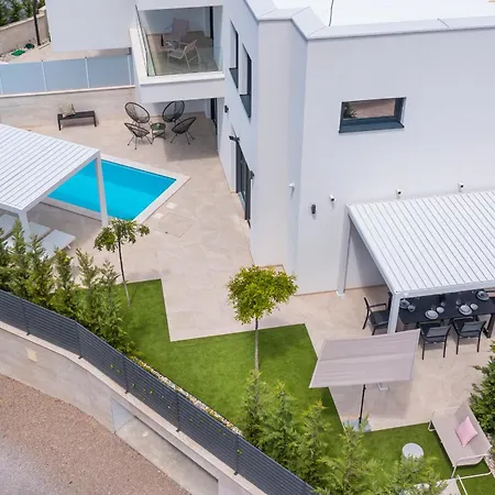 Aurelia 4 With Pool