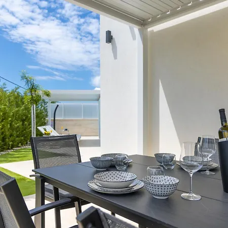 Aurelia 4 With Pool Villa