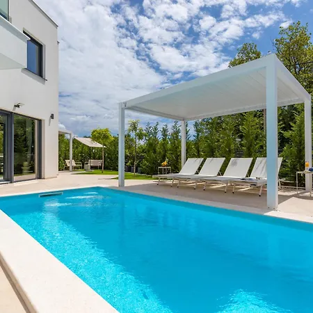 Vila Aurelia 4 With Pool *