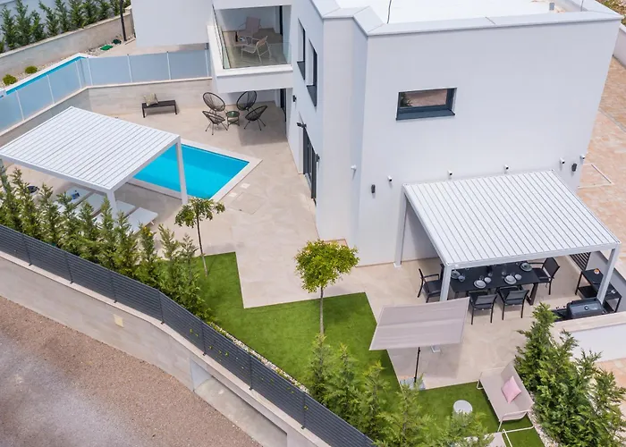 Aurelia 4 With Pool