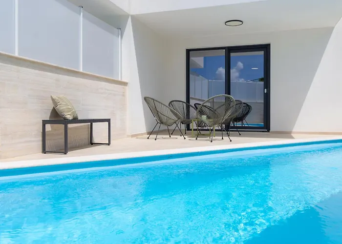 Villa Aurelia 4 With Pool Linardići