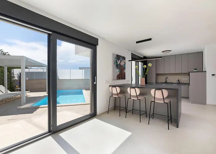 Villa Aurelia 4 With Pool Linardići