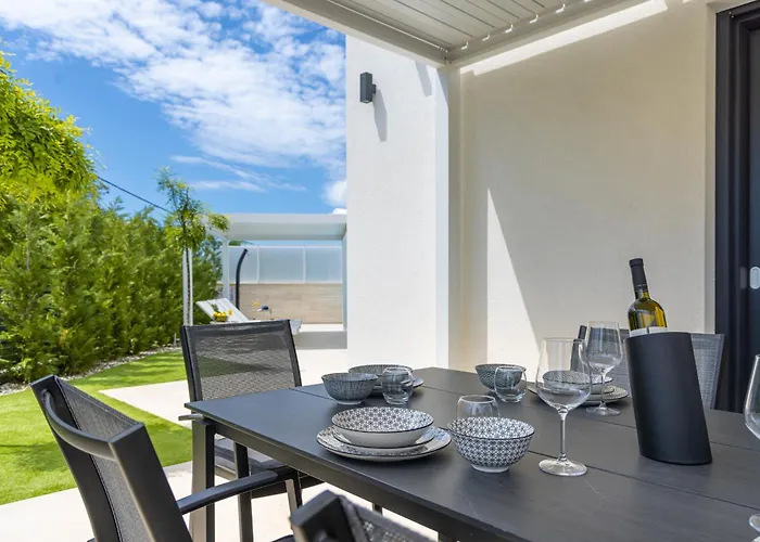 Aurelia 4 With Pool Villa