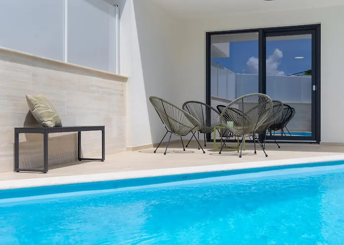 Aurelia 4 With Pool Villa