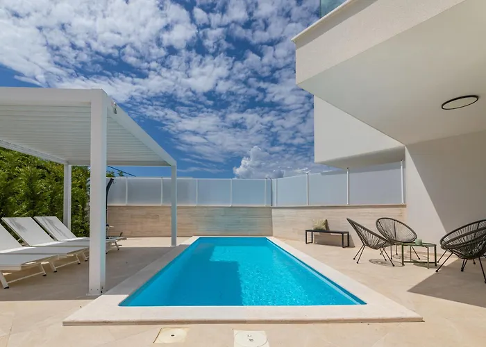 Villa Aurelia 4 With Pool Linardići