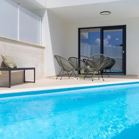 Villa Aurelia 4 With Pool Linardići