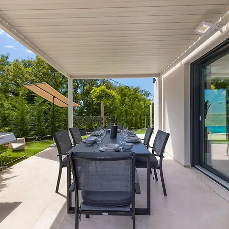 Aurelia 4 With Pool Linardići