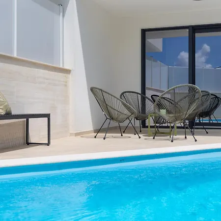 Aurelia 4 With Pool Villa