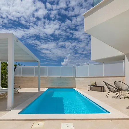 Villa Aurelia 4 With Pool Linardići