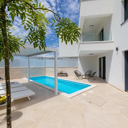 Aurelia 4 With Pool * Linardići